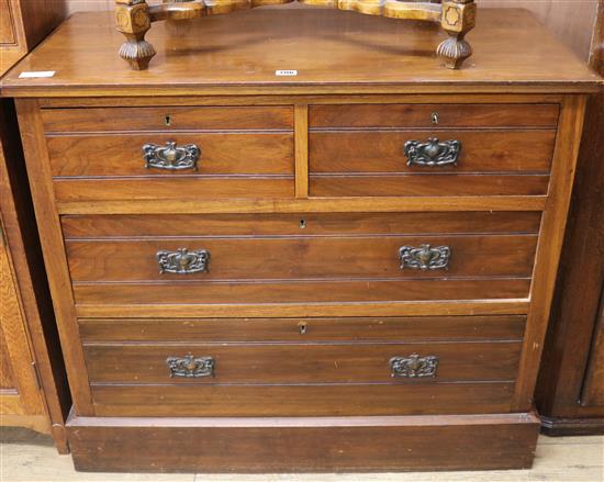 A small Edwardian walnut chest of drawers, W.92cm